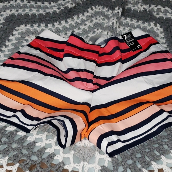 Shorts - Picture 4 of 5